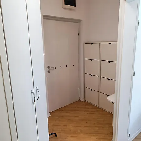 Modern Free Parking Wifi Apartment *