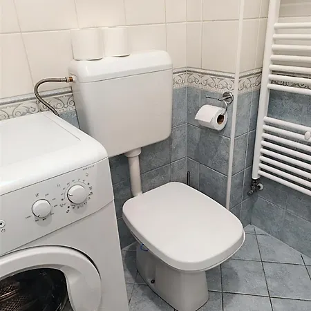 Modern Free Parking Wifi Apartment